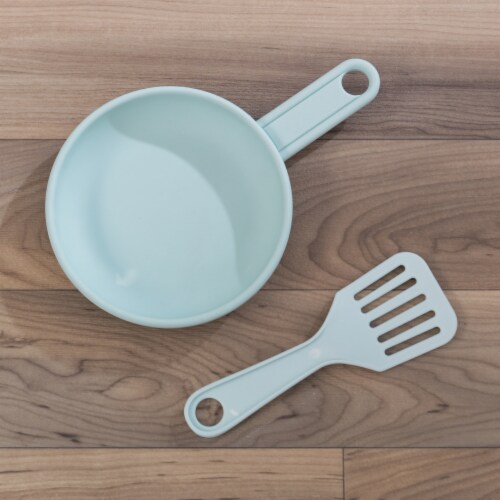 KidKraft Play & Put Away Wooden Kitchen Perspective: bottom