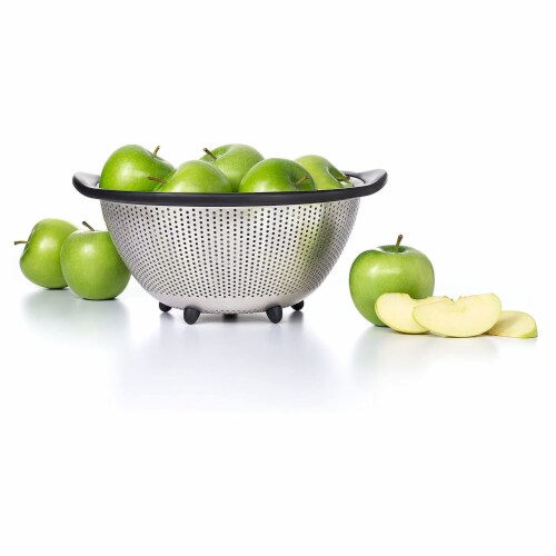 OXO Good Grips Stainless Steel Colander Perspective: bottom