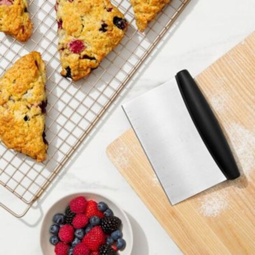 OXO Good Grips Pastry Scraper and Chopper Perspective: bottom