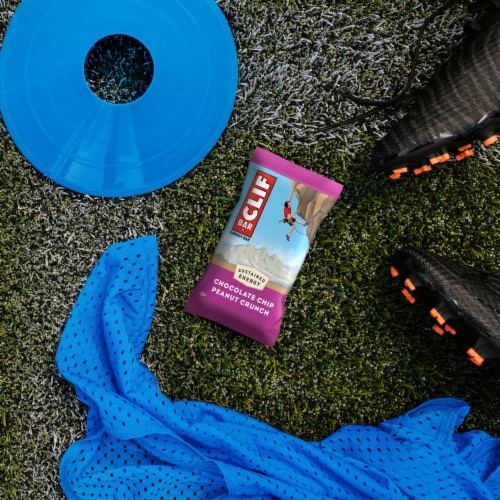 Clif Bar Chocolate Chip Peanut Crunch Energy Bars Perspective: bottom