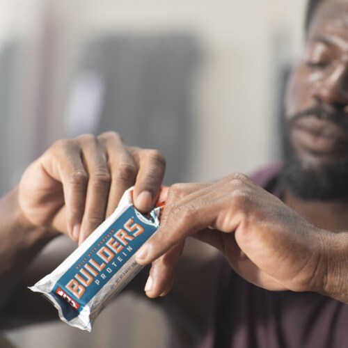 CLIF BUILDERS Chocolate Peanut Butter Protein Bars Perspective: bottom