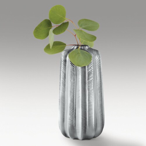 Krylon® ColorMaxx™ Indoor/Outdoor Paint & Primer - Metallic Silver Perspective: bottom