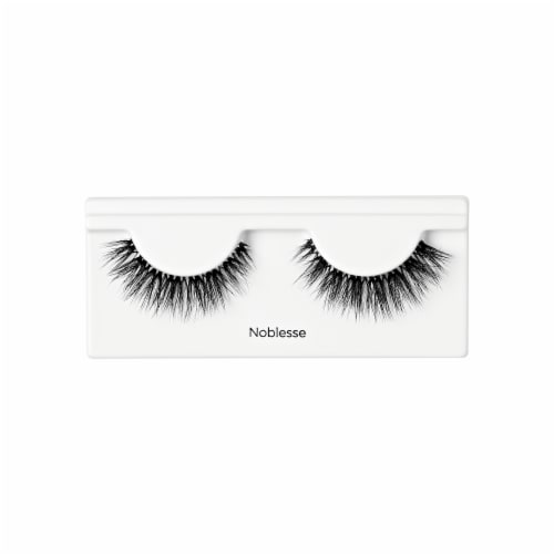 Kiss® Lash Couture™ Muses Collection 01 Faux Lashes Perspective: bottom