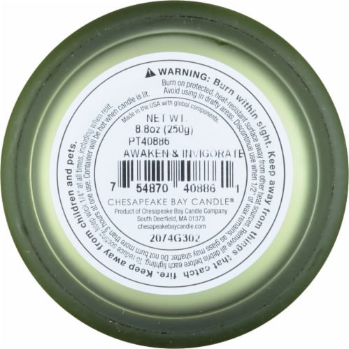 Chesapeake Bay Mind & Body® Awaken + Invigorate Jar Candle Perspective: bottom