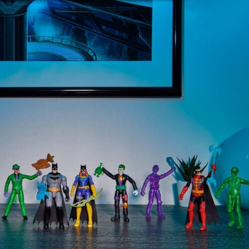 DC Comics Batman 4-inch Action Figure with Surprise Accessories - Batman Perspective: bottom
