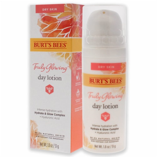 Burt's Bees Hydrating Dry Skin Day Lotion Perspective: bottom