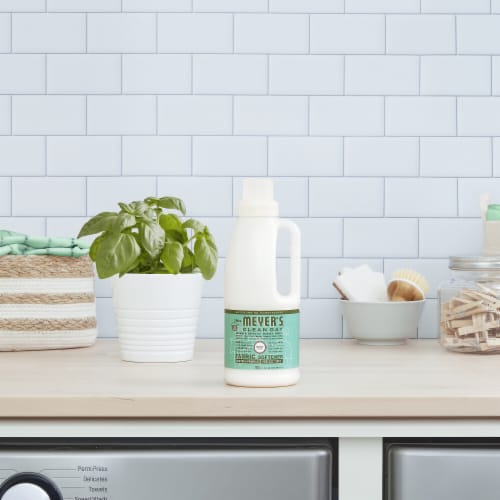 Mrs. Meyer's Clean Day Basil Scent Liquid Fabric Softener Perspective: bottom