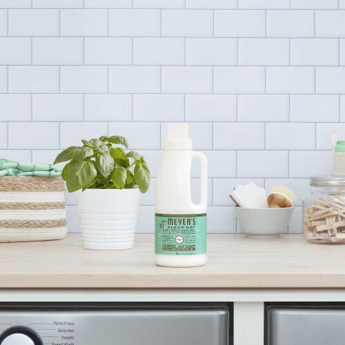 Mrs. Meyer's Clean Day Basil Scent Liquid Fabric Softener Perspective: bottom
