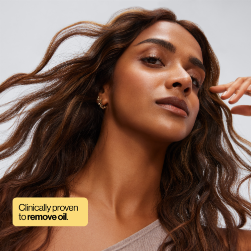Freshen Up Invisible Dry Shampoo Light & Fresh Scent Perspective: bottom