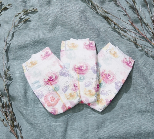 The Honest Company Clean Conscious Diapers Rose Blossom + Tutu Cute Size 1 (8-14 lbs) Perspective: bottom