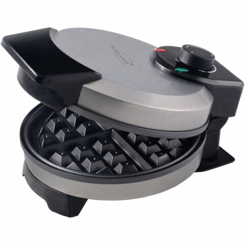 Brentwood Select Nonstick Belgian Waffle Maker in Stainless Steel Perspective: bottom