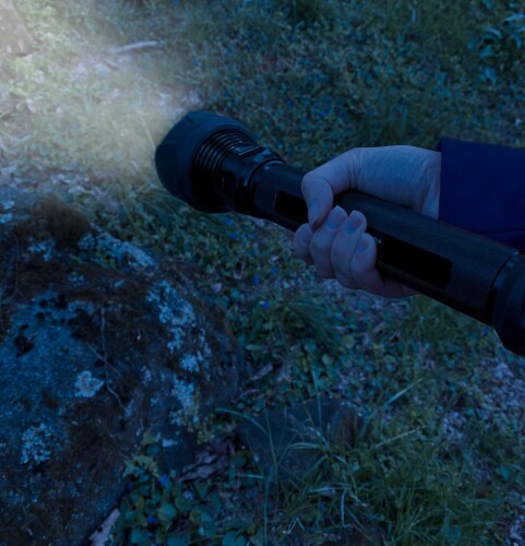 Q-Beam Blue Max Midnight Flashlight Perspective: bottom
