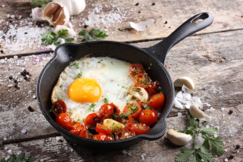 Victoria Cast Iron Skillet Perspective: bottom