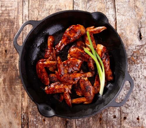 Victoria Double Loop Handles Cast Iron Everyday Skillet Perspective: bottom