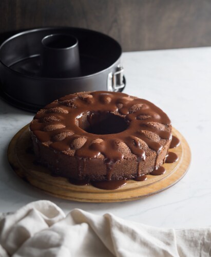 Ballarini La Patisserie Nonstick 11-inch Springform Pan with 2 Bases Perspective: bottom