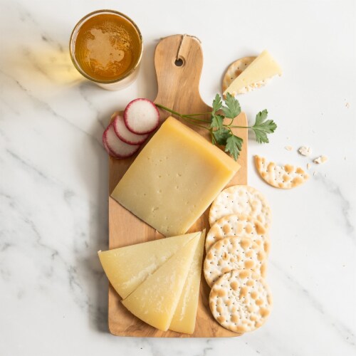 Smoked Cheese Assortment in Gift Box (35.2 ounce) Perspective: bottom