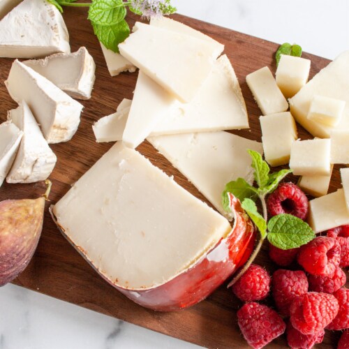 igourmet Goat's Milk Gourmet Cheese Treasures Gift Chest Perspective: bottom