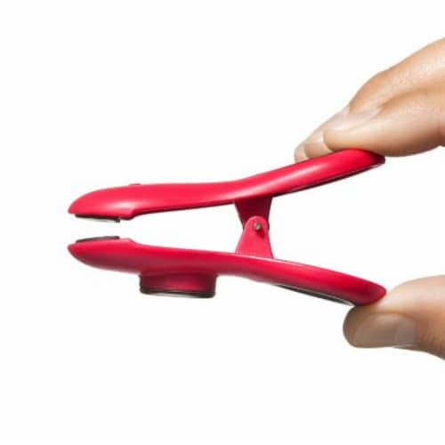 OXO Good Grips® Magnetic All-Purpose Clips Perspective: bottom