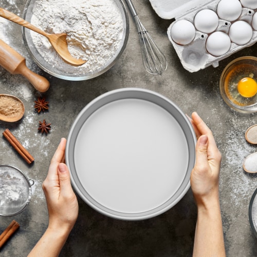 2-Piece Cake Pan Set, 8 x 2 Round Aluminum Pans Perspective: bottom