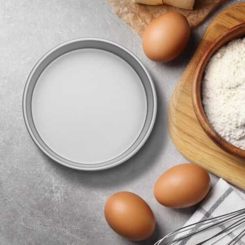 2-Piece Cake Pan Set, 4 x 2 Round Aluminum Pans Perspective: bottom