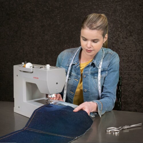 Singer HD6700EXTBUN Heavy Duty 6700C Sewing Machine with Extension Table Perspective: bottom