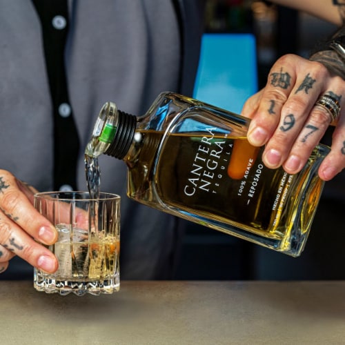 Cantera Negra Tequila Reposado Perspective: bottom