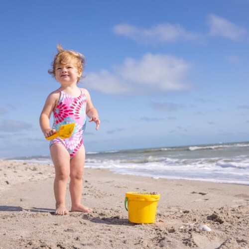 Spielstabil Toddler Sand Toys Bundle Pail Sieve and 2 Scoops