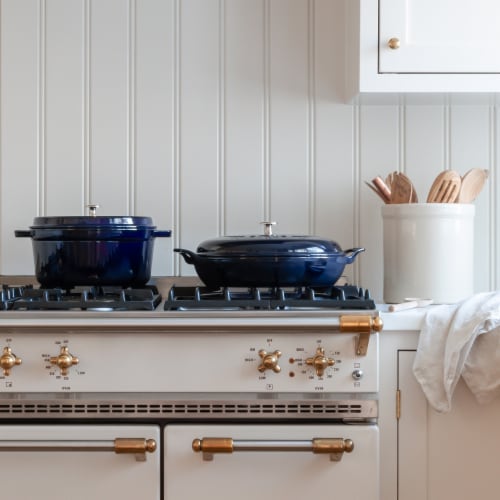 Staub Cast Iron 13.25-qt Round Cocotte - Dark Blue Perspective: bottom