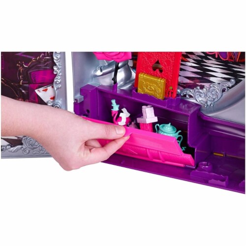 Ever After High Way Too Wonderland Playset Raven Queen Display