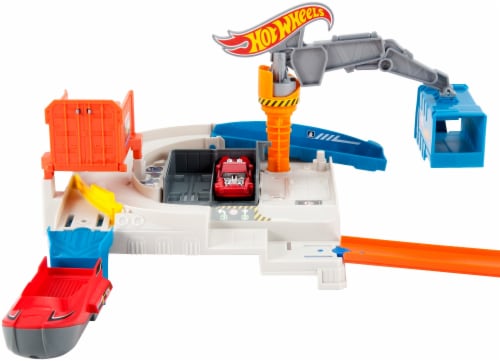 Mattel Hot Wheels® Shipyard Escape Play Set Perspective: bottom
