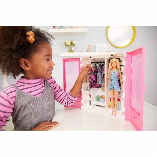 Mattel Barbie® Fashionistas Ultimate Closet Doll and Accessories, 1 ct -  Fry's Food Stores