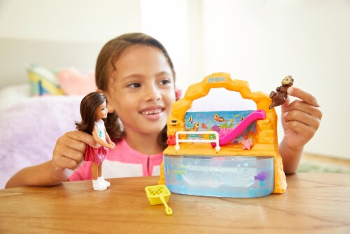 Mattel barbie Club Chelsea Doll and Playset Perspective: bottom