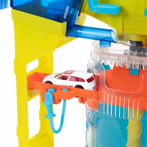Mattel® Hot Wheels® Stunt & Splash Car Wash™ Playset Perspective: bottom
