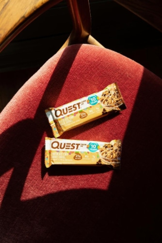 Quest Chocolate Chip Cookie Dough Protein Bars Perspective: bottom