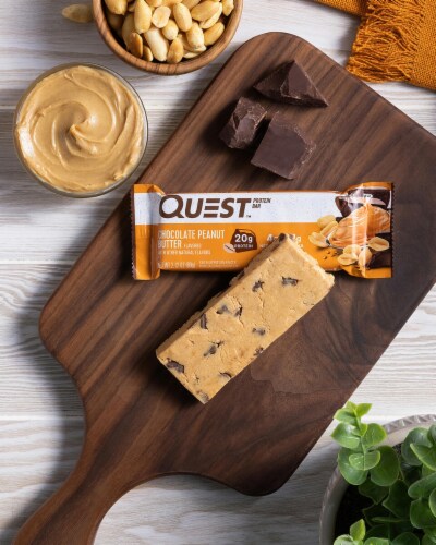 Quest Chocolate Chip Cookie Dough Protein Bars Perspective: bottom