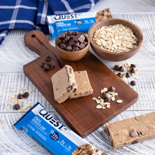 Quest Oatmeal Chocolate Chip Protein Bars Perspective: bottom