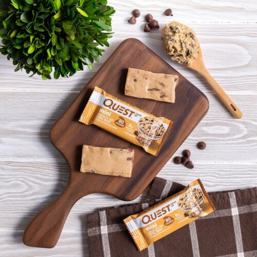 Quest Minis Chocolate Chip Cookie Dough Protein Bars Perspective: bottom