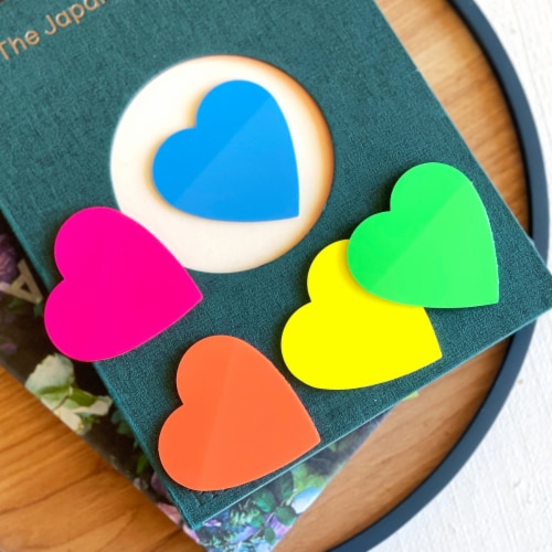 Wrapables Waterproof Transparent Sticky Notes for Home, School, Office (Set of 5), Hearts Perspective: bottom