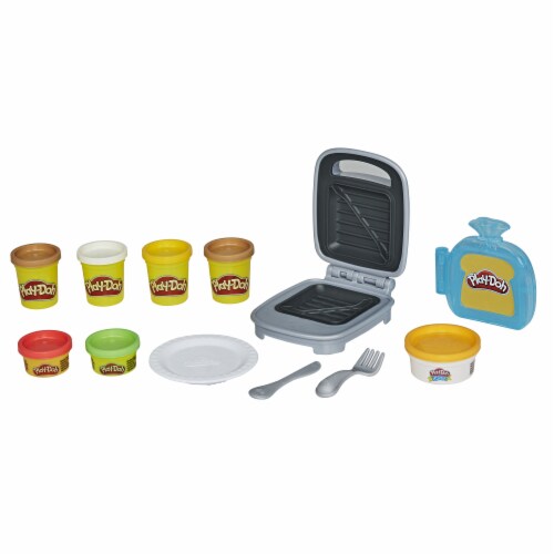 Play-Doh Kitchen Creations Cheesy Sandwich Modeling Compound Playset Perspective: bottom