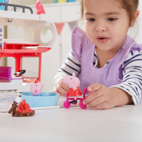 Hasbro Peppa’s Family Motorhome Perspective: bottom