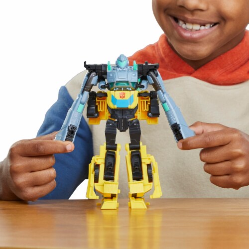 Hasbro Transformers EarthSpark Bumblebee & Mo Malto Perspective: bottom
