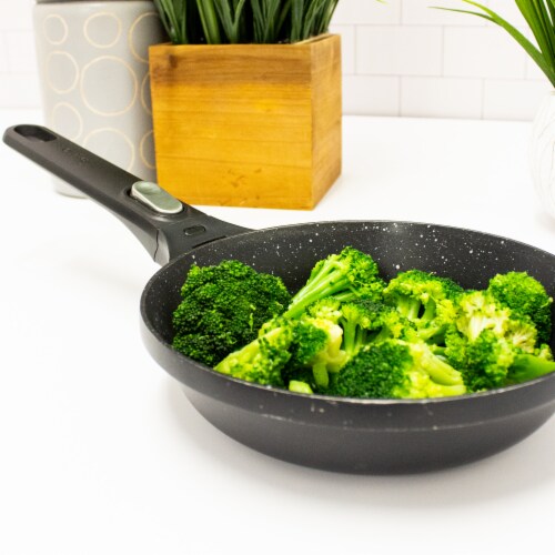 BergHOFF GEM 8-Inch Non-stick Fry Pan, Detachable Handle, Black Perspective: bottom