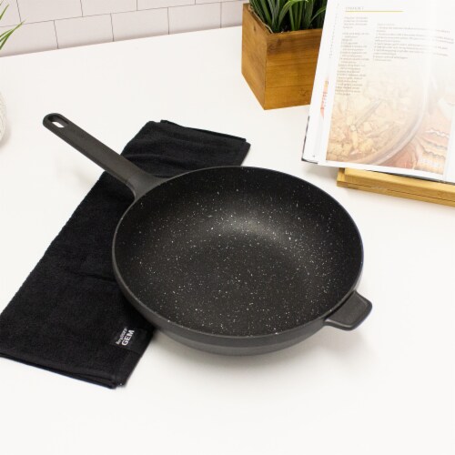 BergHOFF GEM 10-Inch Non-stick Stir Fry Pan 3Qt., Black Perspective: bottom