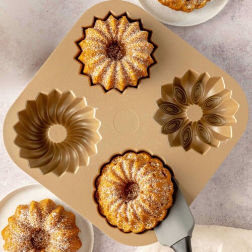 Bundt Cake Pan, Perfect for Bundt Cakes, Die Cast Aluminum, Cake Pan - (4Mini Joys) Perspective: bottom