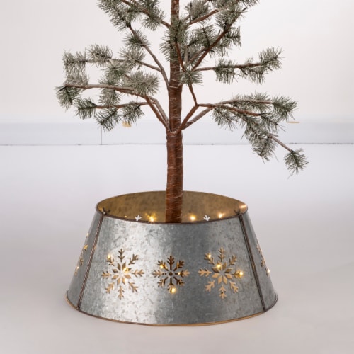 Glitzhome 21.65 Inch Diameter Snowflake Diecut Metal Tree Collar with Light String Perspective: bottom