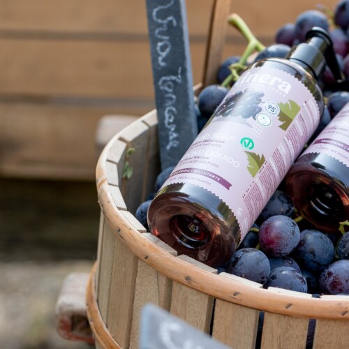 Itinera Smoothing Liquid Soap with Tuscan Red Grapes including Aloe Vera and Glycerine Perspective: bottom