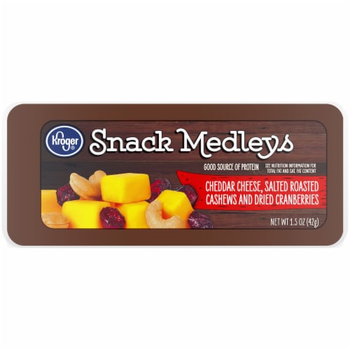Kroger® Cheddar Cheese Cranberry & Cashew Snack Medleys Perspective: front