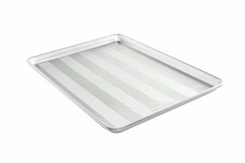 Nordic Ware Prism Bottom Big Sheet Perspective: front