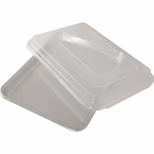 Nordic Ware Quarter Sheet Pan with Lid Perspective: front