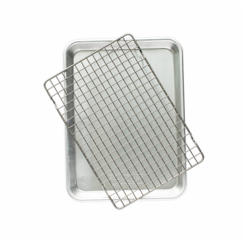 Naturals® Quarter Sheet with Oven-Safe Nonstick Grid Perspective: front